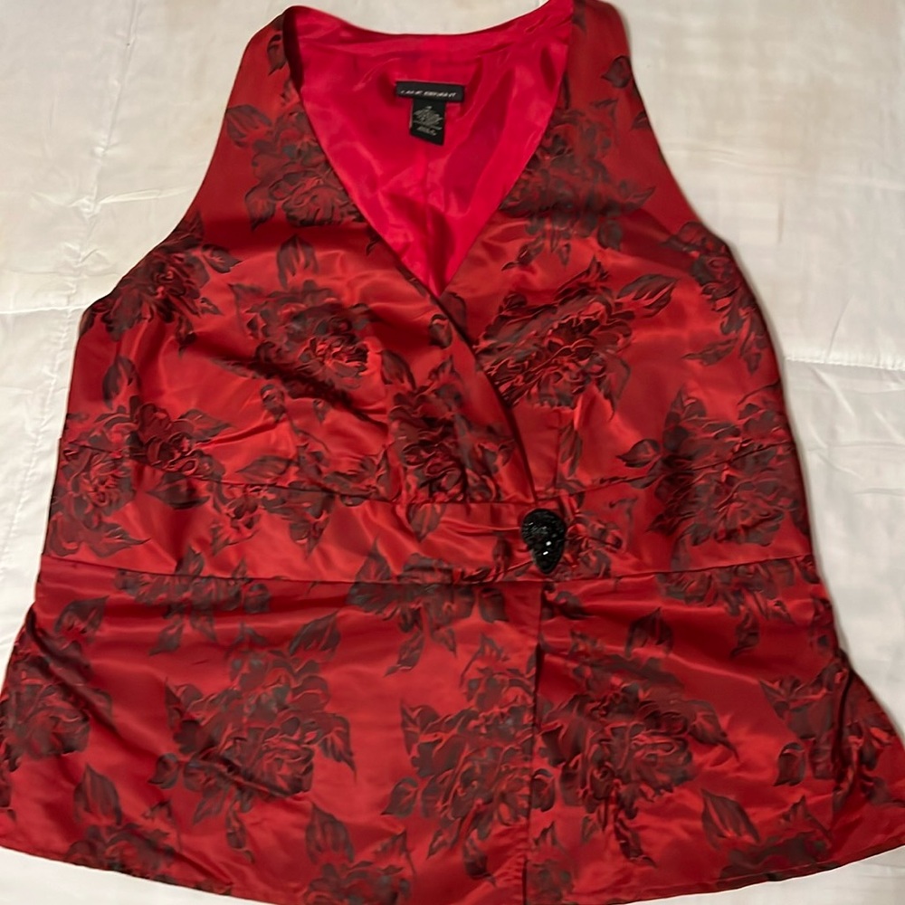 Sleeveless floral top